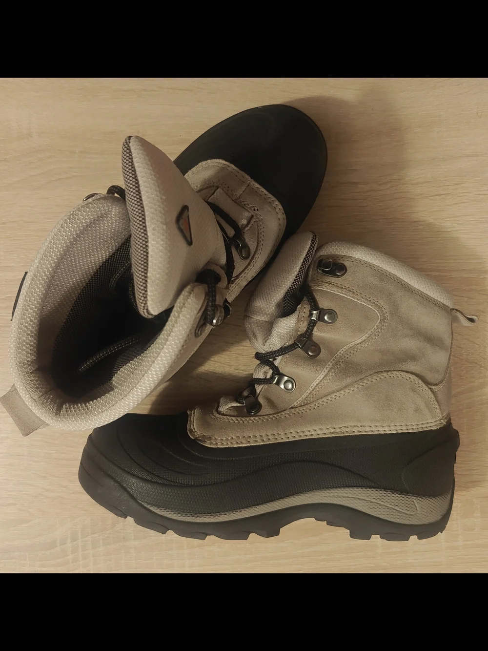 Columbia Boots Women’s 7.5 Water Resistant Thermolite Hiking Ankle